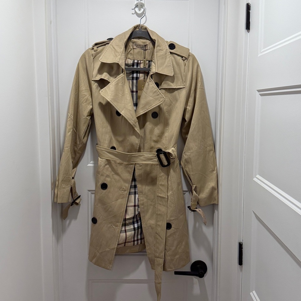 Khaki jacket with Checkered Burberry like print interior trench coat with belt